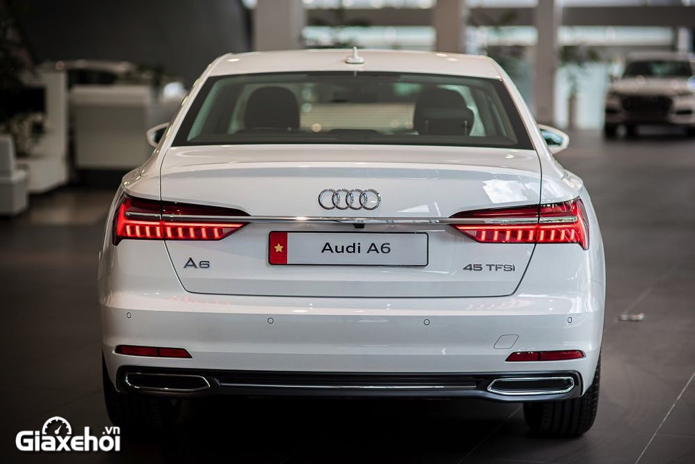 Audi A6 2023 có đèn hậu LED sang trọng.