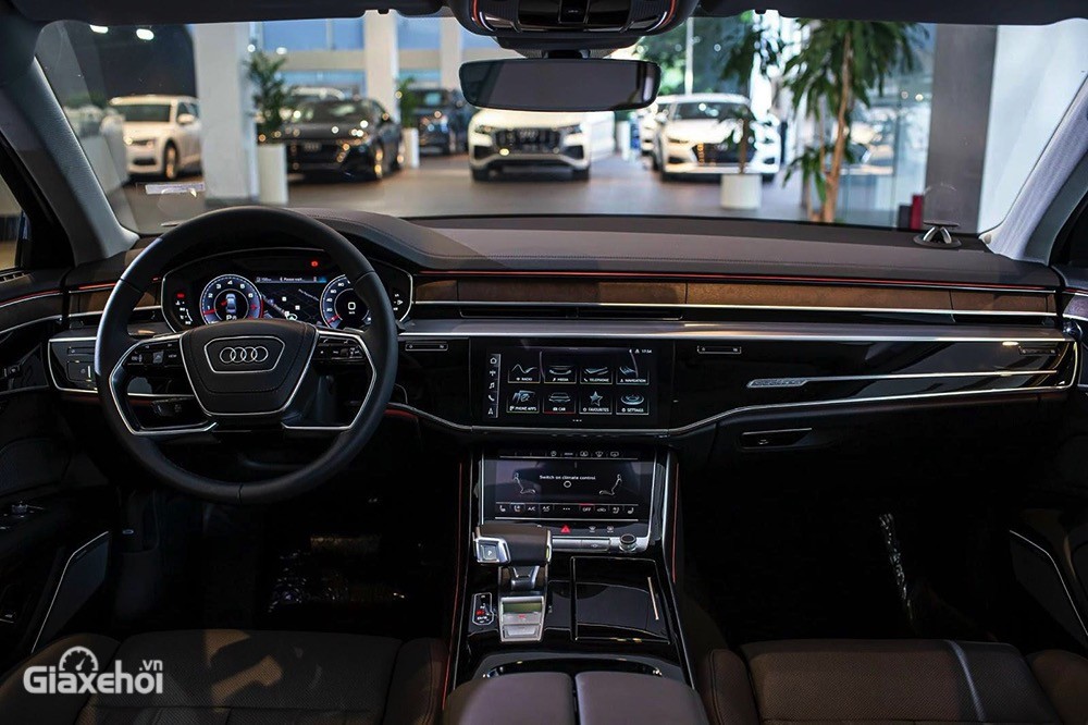 Audi A8L 2023 có nội thất bố trí khoa học.