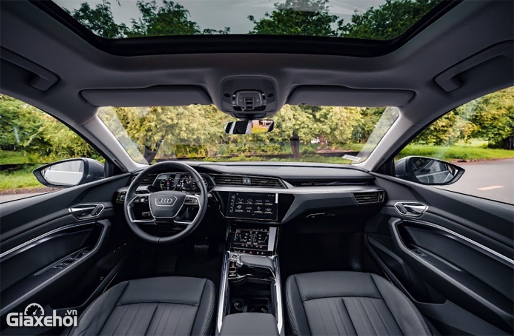 Audi e-tron 2023 có nội thất rộng rãi.