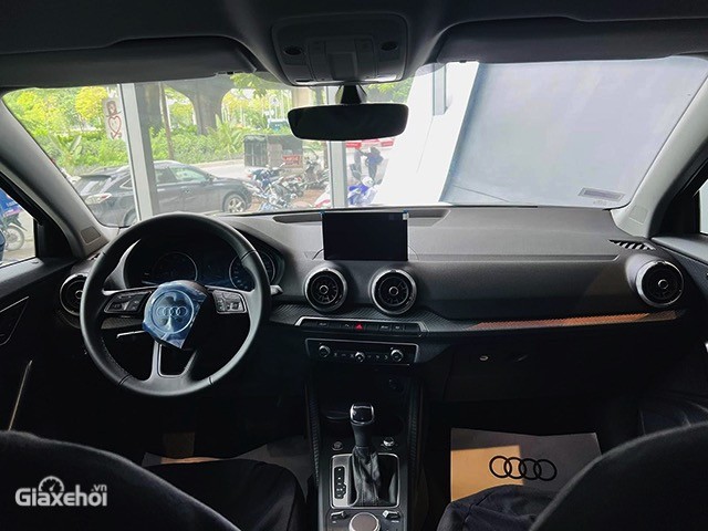 Bước vào bên trong xe, Audi Q2 có nhiều chi tiết đặc trưng của dòng SUV Audi mang đến cảm giác sang trọng, thân thuộc với người dùng.