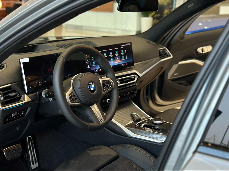 BMW 330i M Sport 2023 Giá xe lăn bánh Thông số  Trả góp