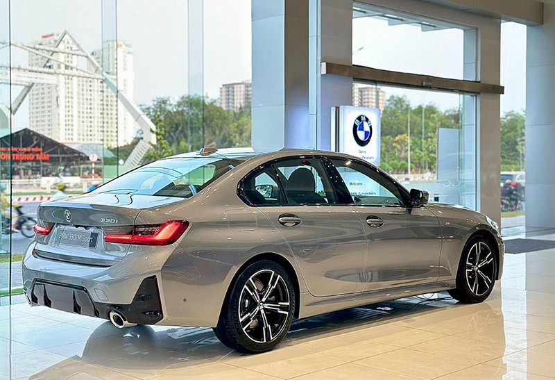 Giá xe BMW 330i M Sport 2023 lắp ráp Việt Nam