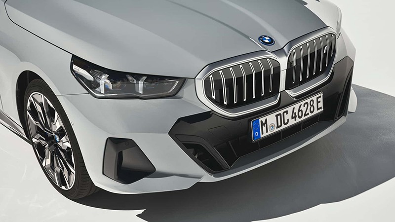 Chi tiết BMW 5-Series 2024: Thay đổi toàn diện, dài hơn, táo bạo hơn