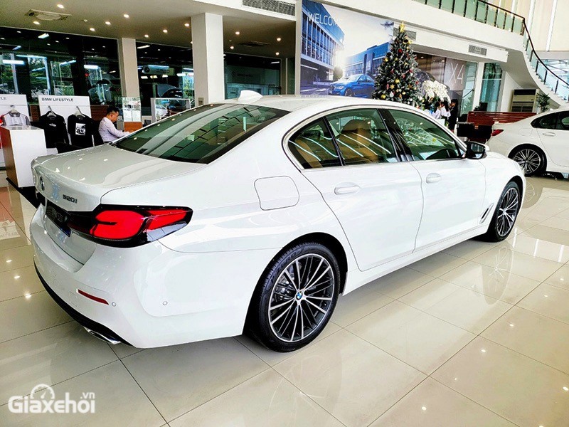 BMW 520i 2023 giá lăn bánh, đánh giá xe, ưu đãi (02/2023)