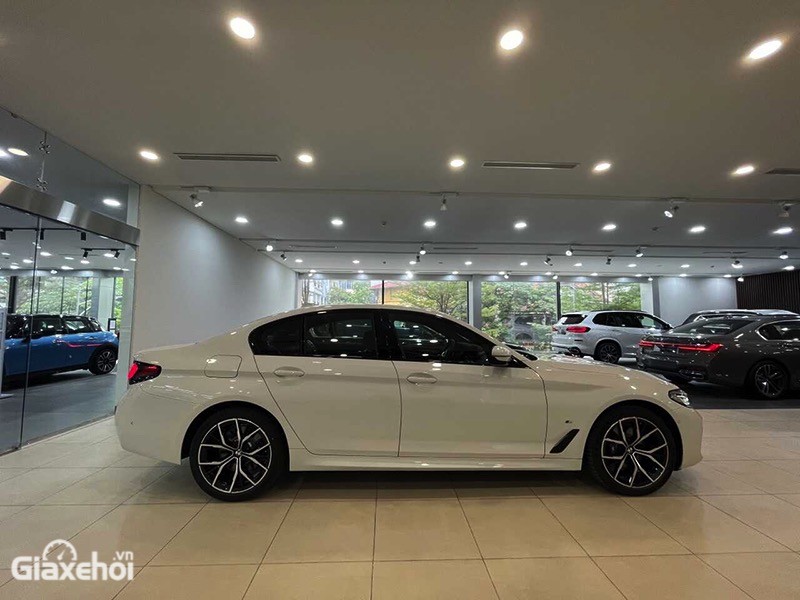BMW 530i 2023 giá lăn bánh, đánh giá xe, ưu đãi (02/2023)