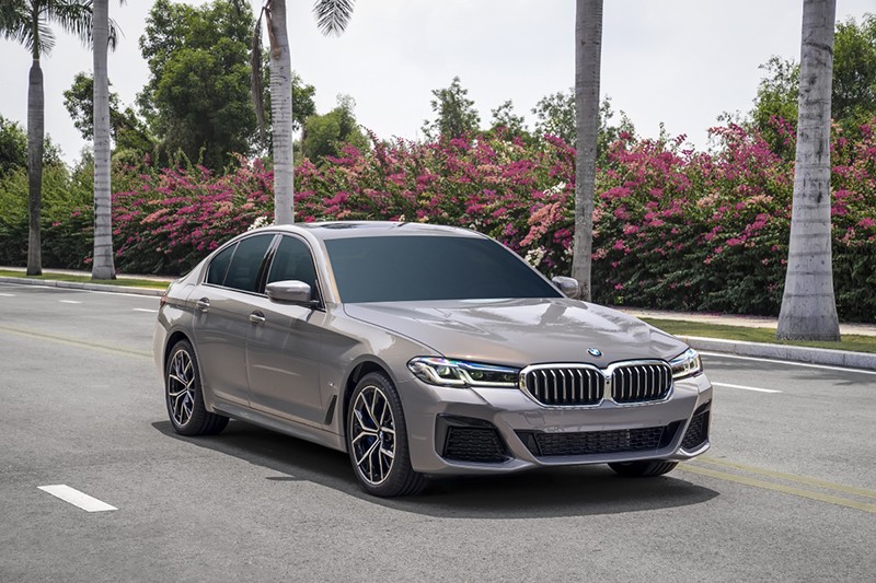 BMW 5 Series 2023 giá lăn bánh, đánh giá xe, khuyến mãi (08/2022)