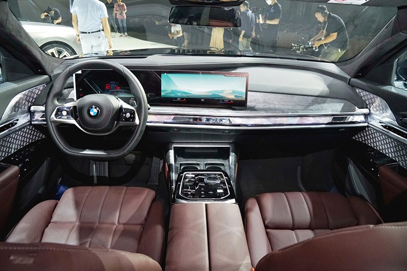 BMW 7 Series 2023 giá lăn bánh, đánh giá xe, ưu đãi (06/2023)