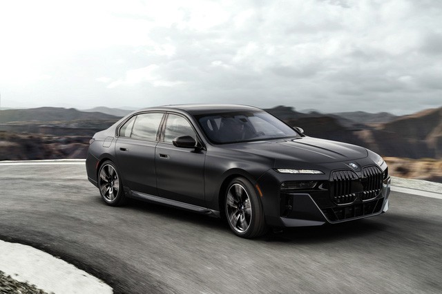 BMW 750Li cũ giá cao hơn Honda SH vài chục triệu đồng