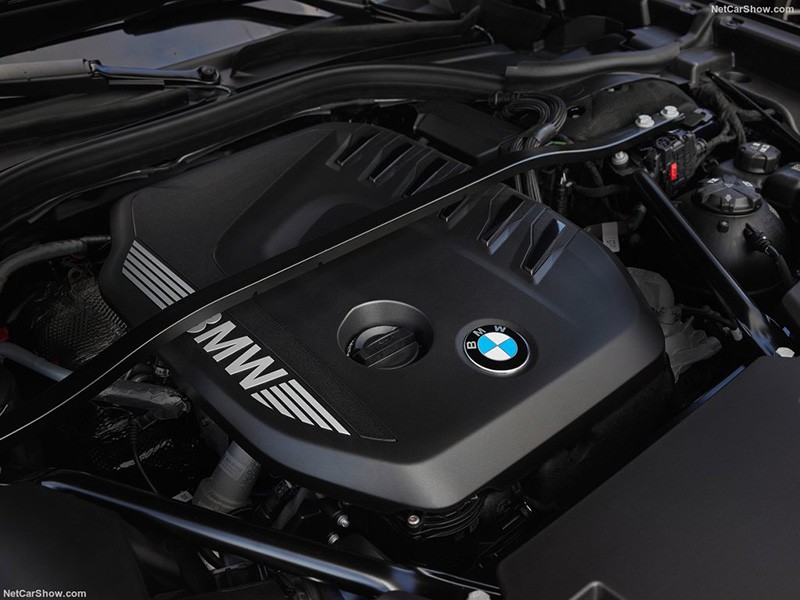 Động cơ của BMW 735i 2023 là cỗ máy 3.0L TwinPower kết hợp hệ thống hybrid 48V vừa mạnh mẽ lại êm ái.