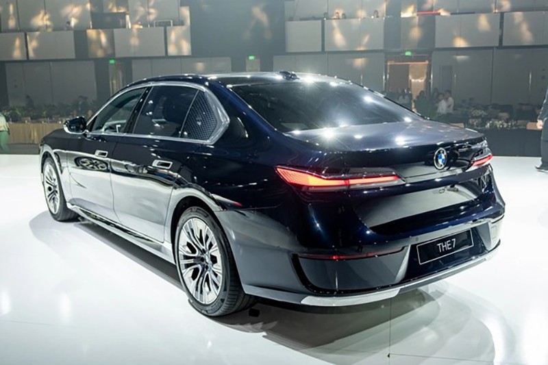 Đánh giá xe BMW 740i Pure Excellence 2023