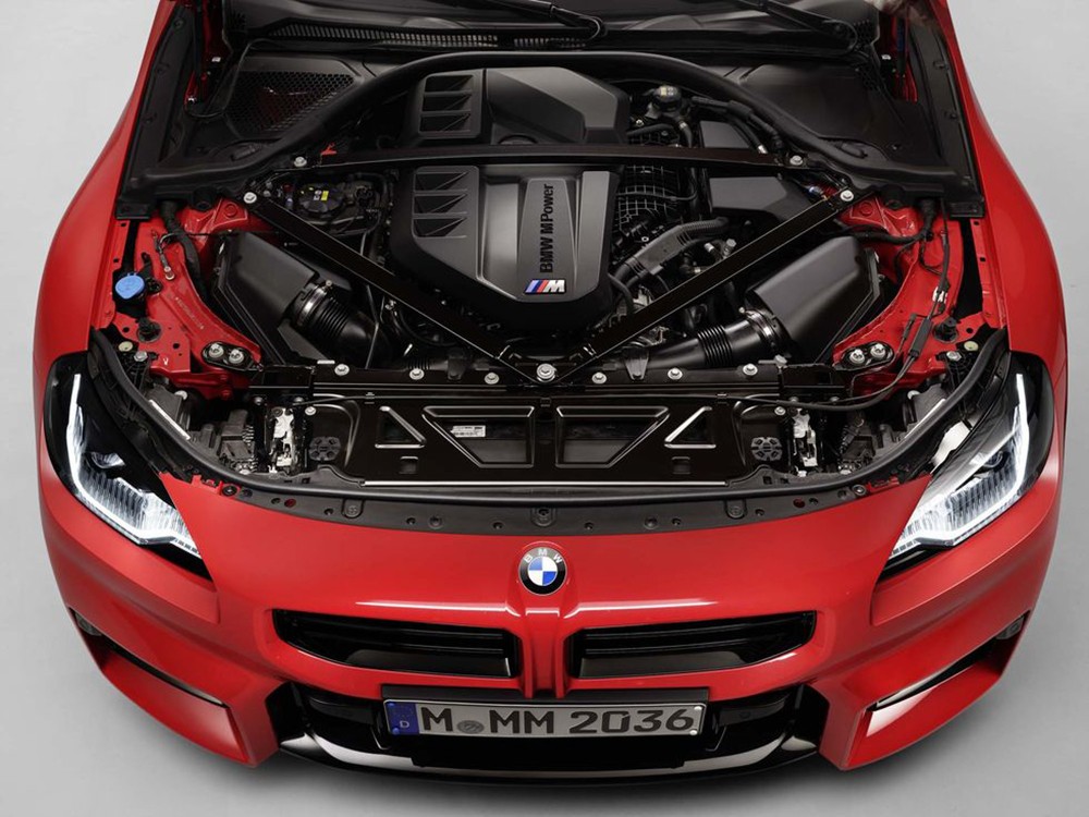 BMW M2 2023 với động cơ mạnh mẽ.