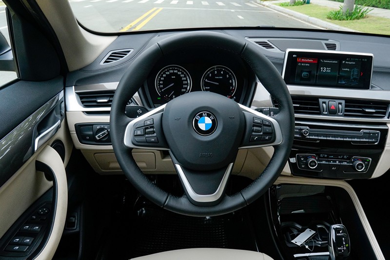 BMW X1 2023 giá lăn bánh, đánh giá xe, khuyến mãi (08/2022)
