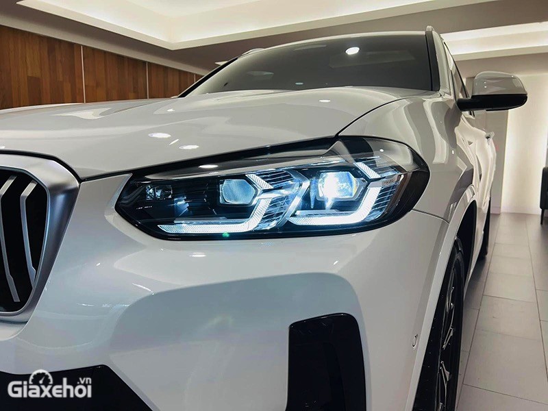 BMW X3 xDrive30i M Sport 2023 được trang bị công nghệ đèn LED Adaptive mang đến sự tiện nghi.