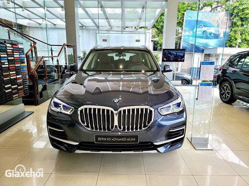 BMW X5 2023 với thiết kế không có quá nhiều thay đổi so với trước khi lưới tản nhiệt quả thận quen thuộc với lớp crom sang trọng.