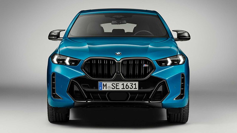 BMW X6 sở hữu gói M Sport dùng chung khung gầm là X5 ra mắt cùng thời điểm.