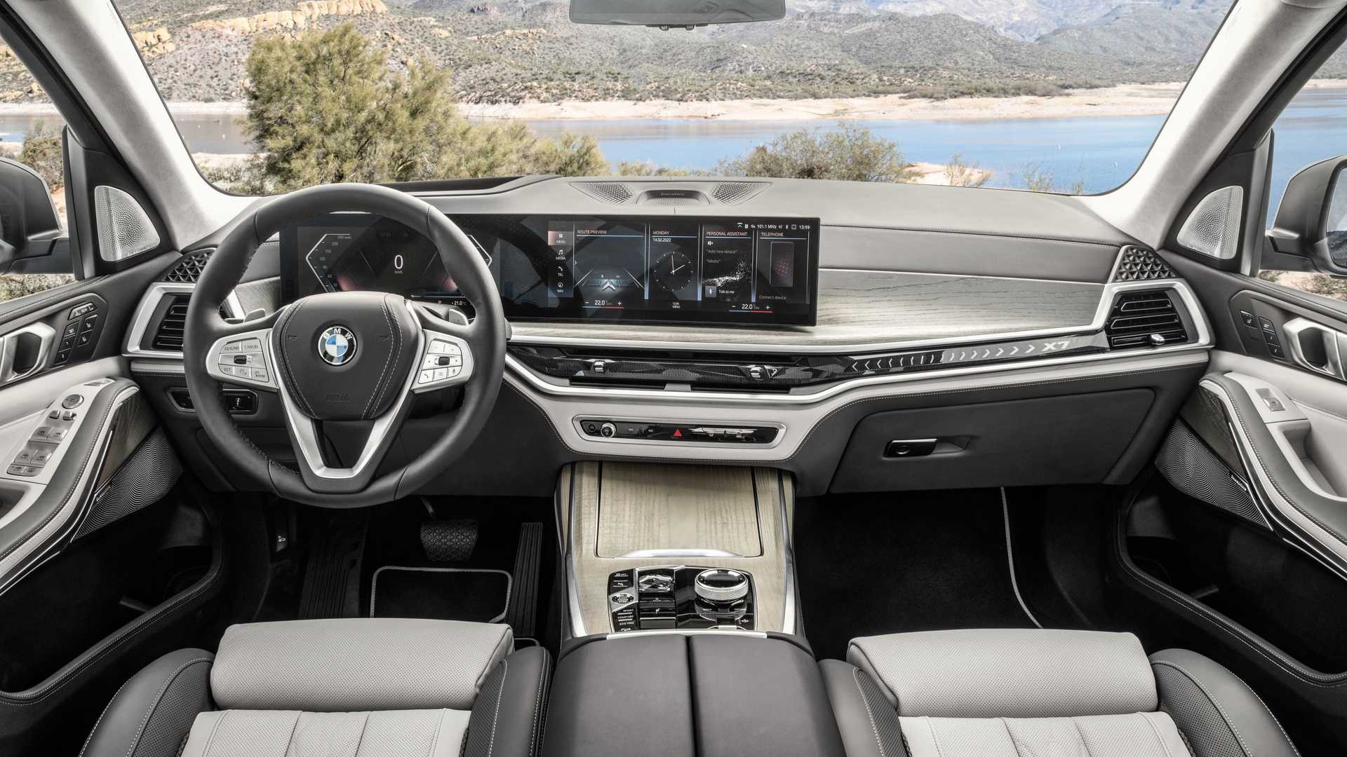 Đánh giá BMW X7 2023 Facelift: Nâng cấp ngoại thất, vận hành năng động