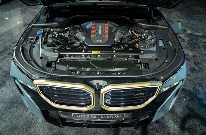 Tại thị trường Thái Lan, BMW XM 2023 sử dụng động cơ xăng V8, tăng áp kép, dung tích 4.4L.