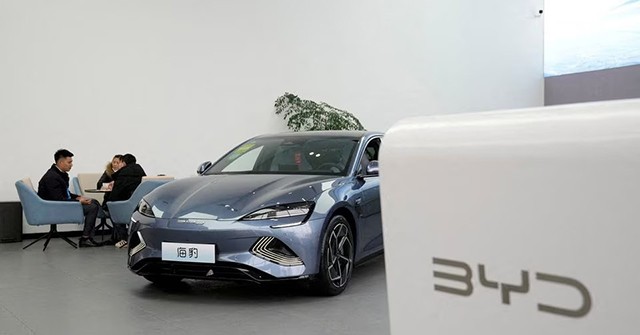 BYD đã trở thành nhà sản xuất ô tô dẫn đầu doanh số tại Trung Quốc trong quý I-2023. Với doanh số ấn tượng, BYD đã lần đầu vượt sự thống trị của Volkswagen suốt 15 năm qua ở Trung Quốc.