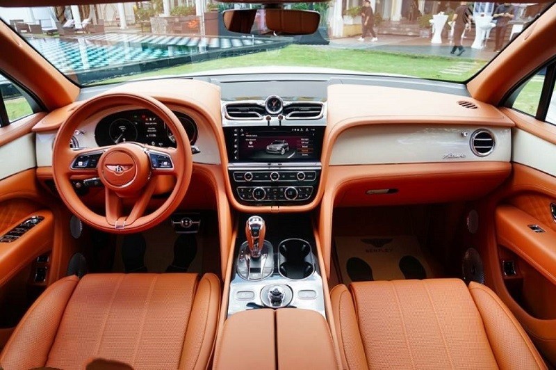 Bentley Bentayga EWB Azure
