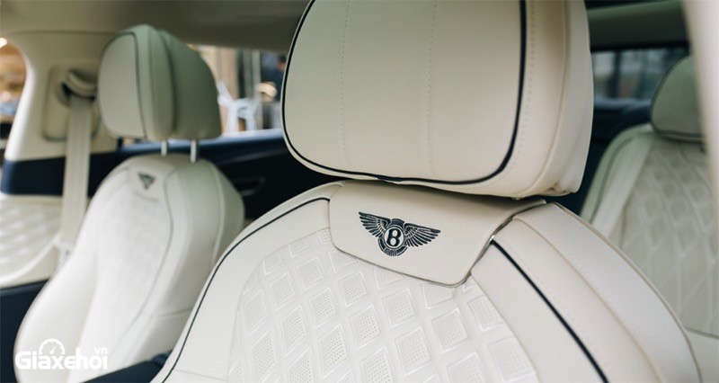 Bentley Flying Spur Hybrid 2023 với ghế da cao cấp.