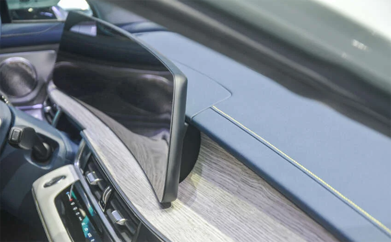 Người dùng sẽ được trải nghiệm thú vị với màn hình 12,3 inch kết nối với một chiếc điện thoại thông minh hiện đại.