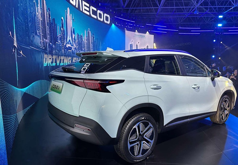 Omoda C5 EV 2024 cùng với phiên bản chạy xăng Omoda 5 được kỳ vọng sẽ mang về doanh số ấn tượng cho hãng xe trong thời gian tới.