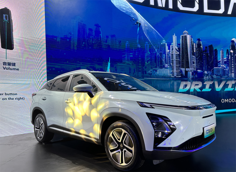 Trên thực tế, Omoda C5 EV 2024 là phiên bản thuần điện của phiên bản chạy xăng Omoda 5 sẽ được bán tại Việt Nam.