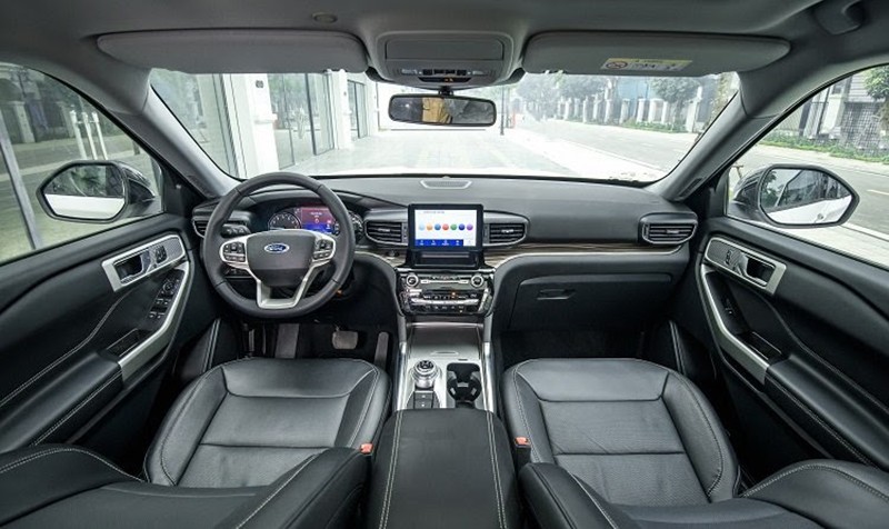 Ford Explorer 2023 với nội thất rộng rãi.
