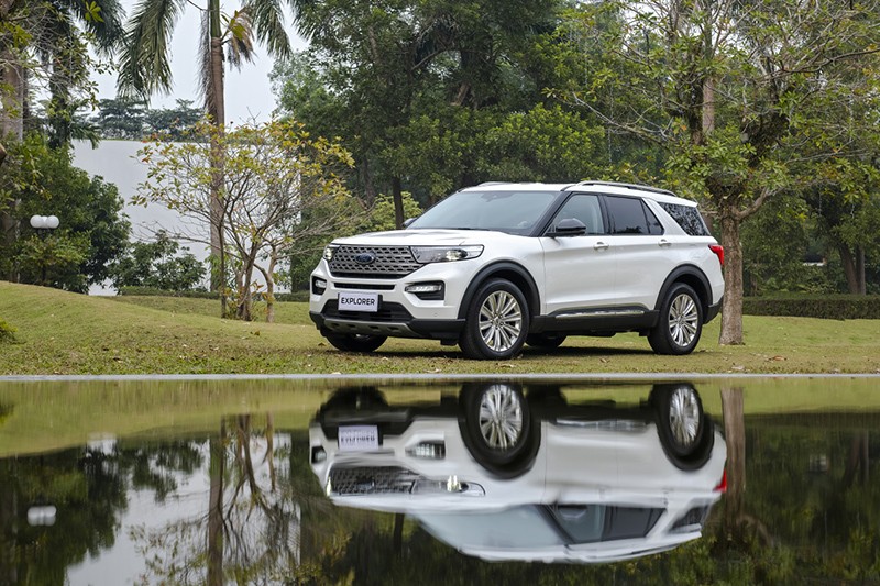 Ford Explorer 2023 hoàn toàn mới.