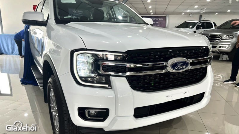 Ford Ranger XLT 2023 giá lăn bánh, đánh giá xe, ưu đãi (12/2022)