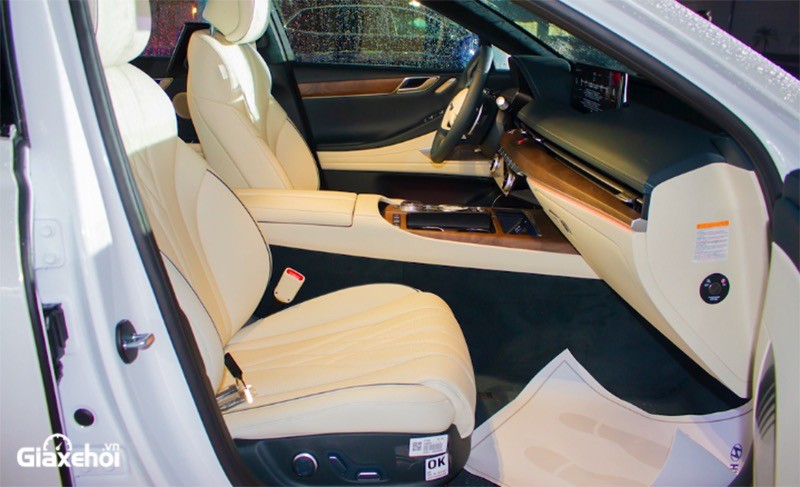 Genesis G80 EV 2023 với khoang lái hiện đại pha trộn cổ điển.
