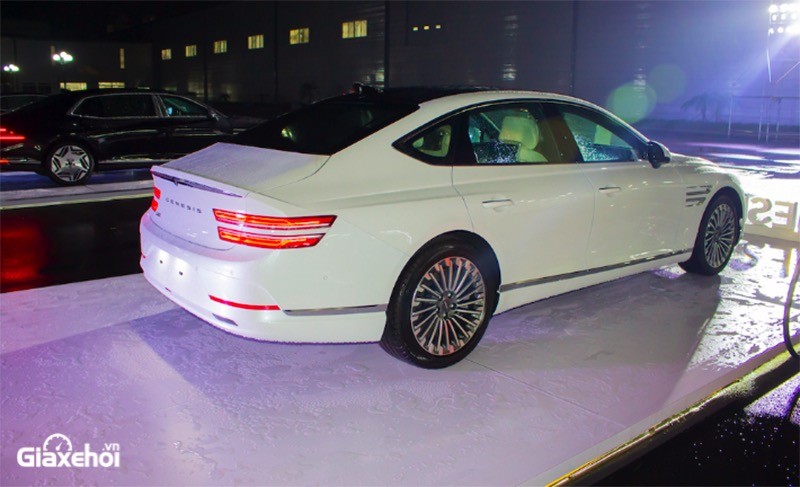 Genesis G80 EV 2023 với đuôi xe tinh tế.
