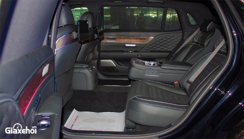 Genesis G90 Limousine 2023 với khoang hành khách đẳng cấp.