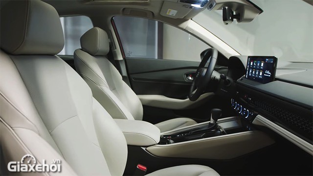 Honda Accord 2023 có ghế lái ôm sát cơ thể.