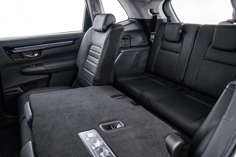 Honda CR-V Hybrid 2023 có khoang hành lý được đánh giá là rộng rãi dung tích tiêu chuẩn 745 lít.