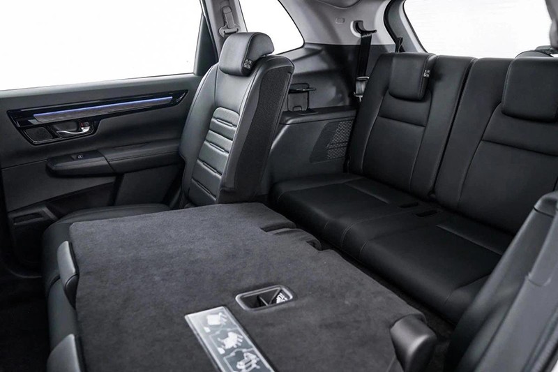 Honda CR-V Hybrid 2023 có cốp được đánh giá là rộng rãi với dung tích tiêu chuẩn 745 lít.