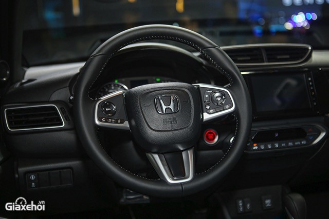 Người dùng vẫn cảm nhận được sự quen thuộc trên Honda City Facelift 2023 với vô-lăng bọc da, dạng 3 chấu.