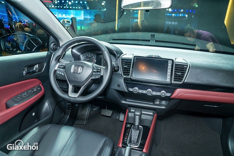 Khoang lái xe Honda City L 2023