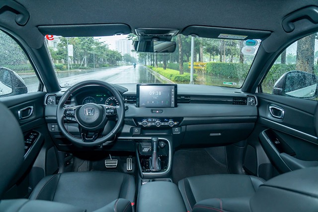 Honda HR-V L và RS có khoang nội thất với những vật liệu da cao cấp hơn mang đến trải nghiệm hiện đại cho người dùng.
