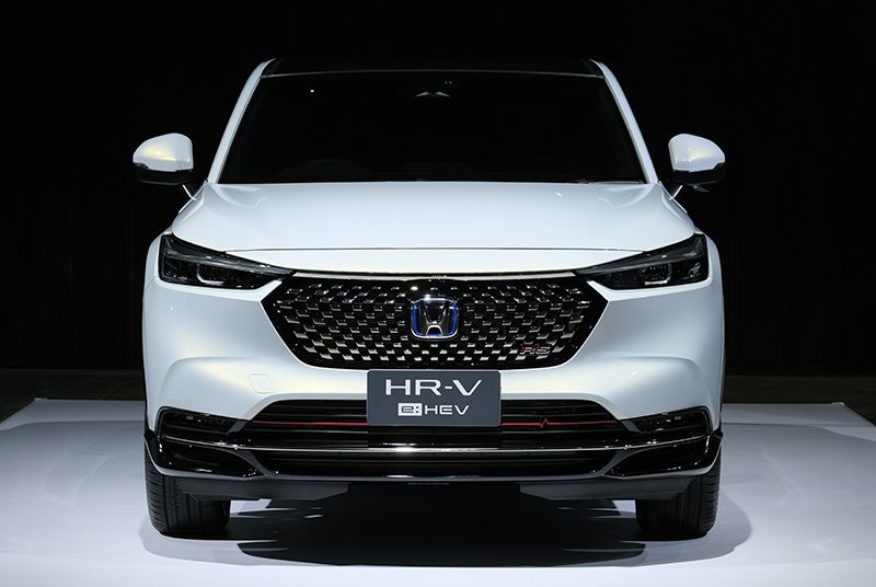 Honda HR-V Hybrid 2023 duy trì phong cách SUV lai coupe trẻ trung cùng động cơ mới sẽ là lựa chọn khác biệt cho người dùng.