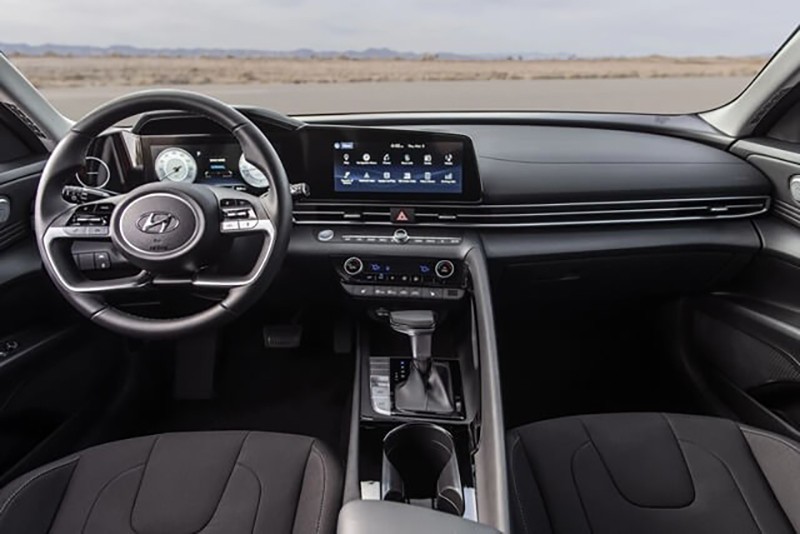 Hyundai Elantra 2023 giá lăn bánh, đánh giá xe, ưu đãi (08/2022)