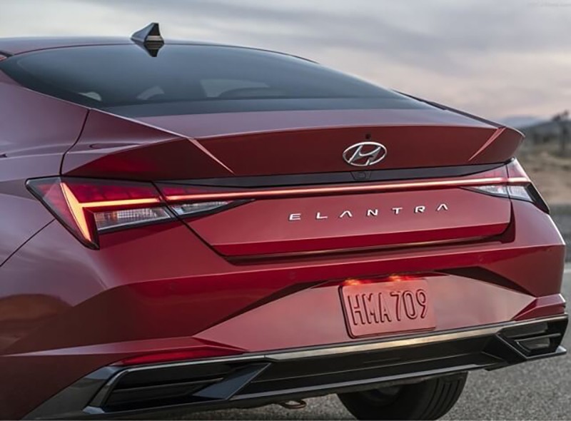 Hyundai Elantra 2023 giá lăn bánh, đánh giá xe, ưu đãi (08/2022)
