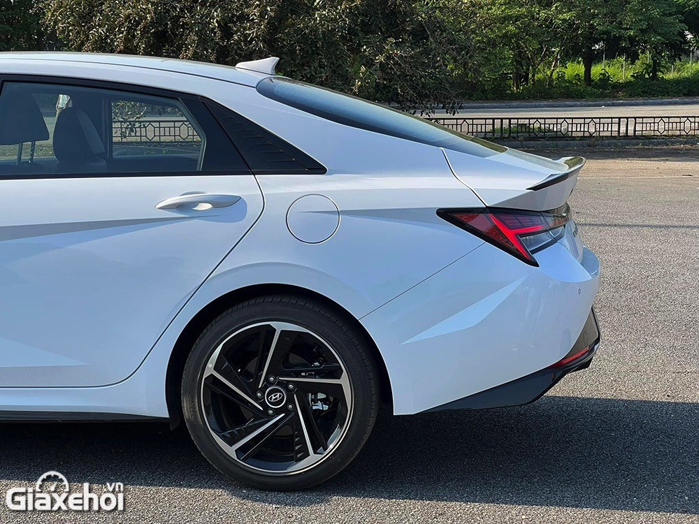 Hyundai Elantra thế hệ mới được có 3 tùy chọn động cơ, bao gồm: Xăng 1.6 lít, 2.0 lít và tăng áp 1.6 lít