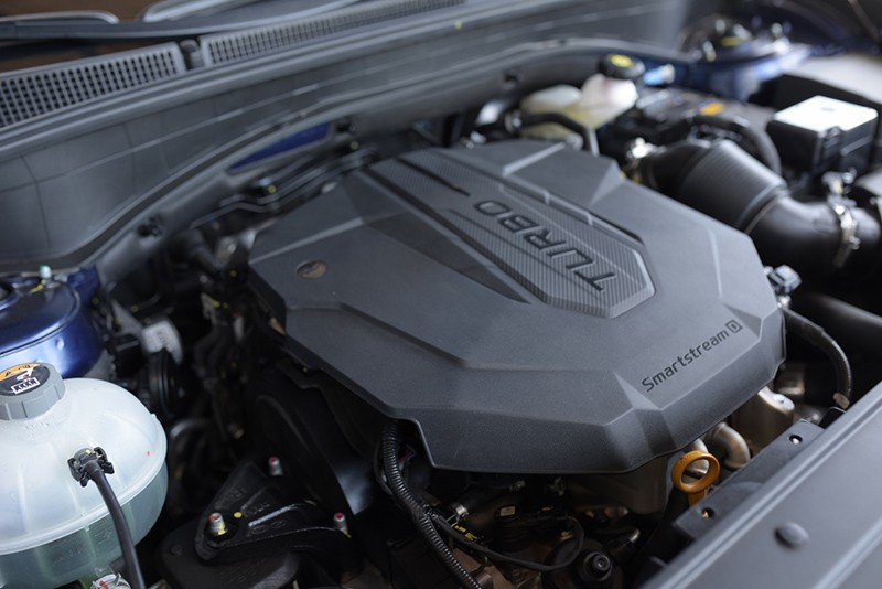 Hyundai Santa Fe 2023 dùng động cơ mới.