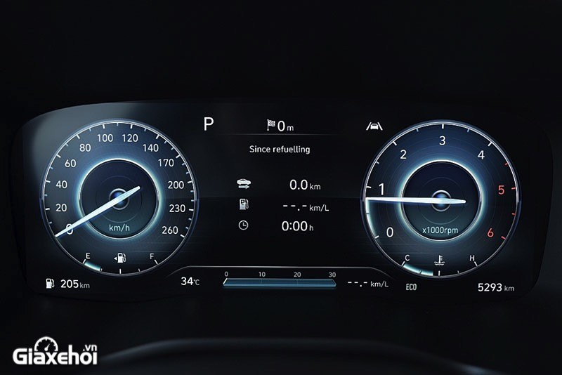 Cụm đồng hồ sau vô-lăng của Hyundai Santa Fe 2023 tiêu chuẩn chỉ là dạng Analog kết hợp màn TFT 4,2 inch.