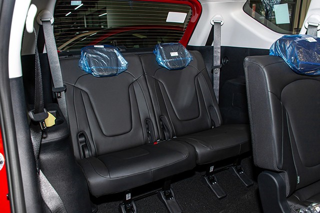 Hyundai Stargazer 1.5 Đặc biệt có hàng ghế 3 có thể gập phẳng.