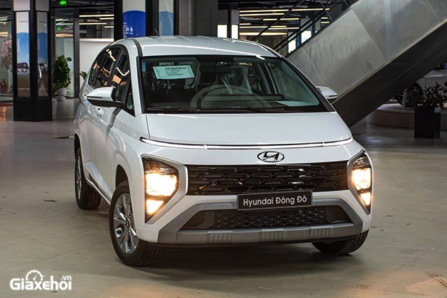 Hyundai Stargazer 1.5 AT tiêu chuẩn