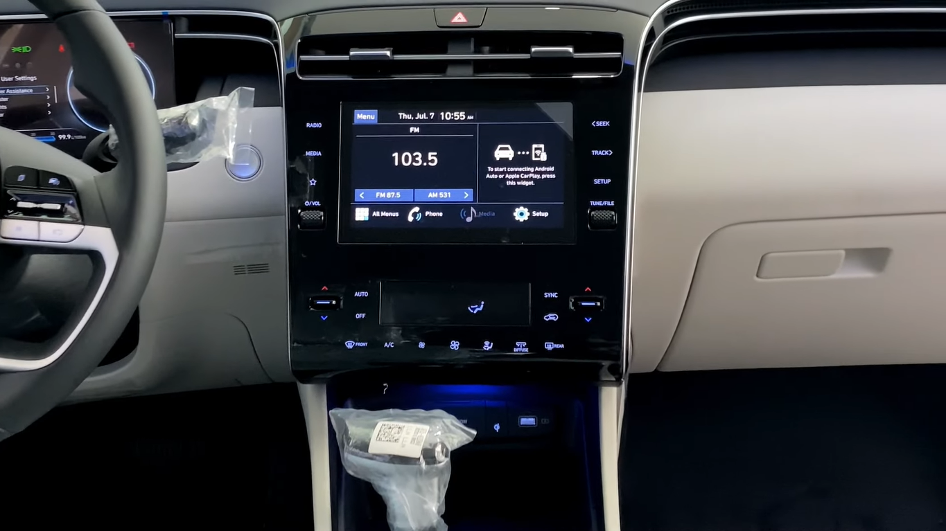 Hyundai Tucson 2023 chỉ là màn hình 8 inch.