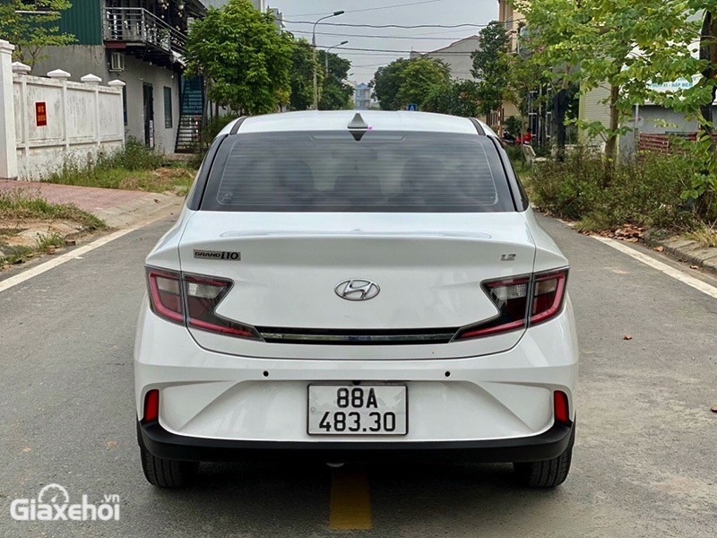Hyundai Grand i10 sedan 2023 sở hữu cặp đèn hậu LED thiết kế mới lạ dạng chữ C đối mặt nhau.