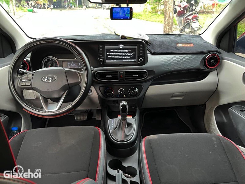 Hyundai Grand i10 sedan 2023 đã có những cải tiến mang đến cabin hiện đại và rộng rãi hàng đầu phân khúc hiện nay.